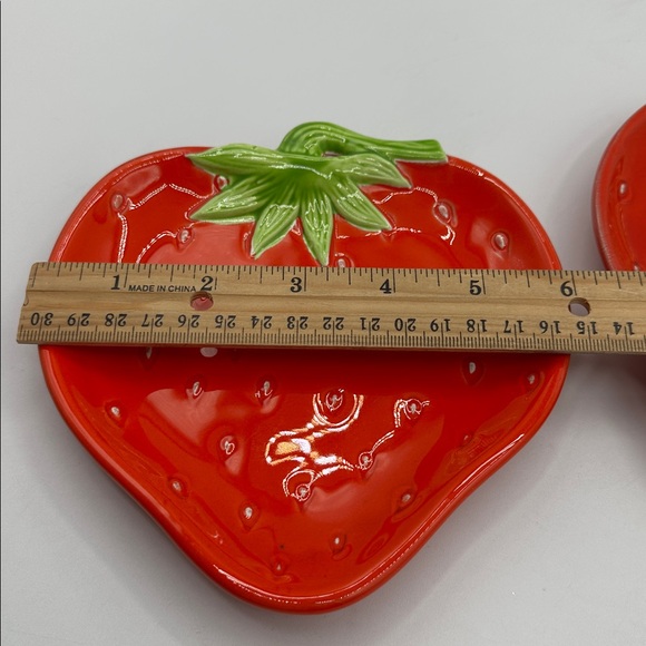 🍓HP! 2 Pier 1 Strawberry Appetizer Plates. 6” wide - Picture 10 of 13